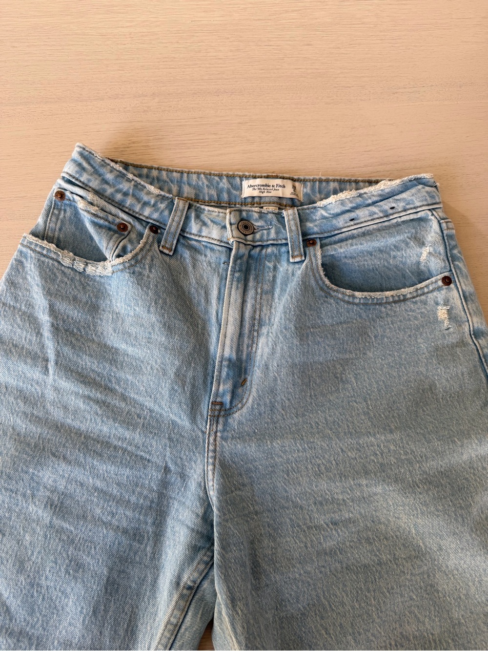 Abercrombie | Curve Love The 90’s Relaxed Jean High-Rise | Size: 28 |Medium Wash - Picture 3 of 7